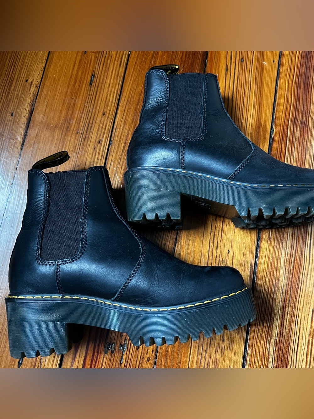 Dr. Martens Rometty Wyoming leather platform Chelsea boots in black. Size 6